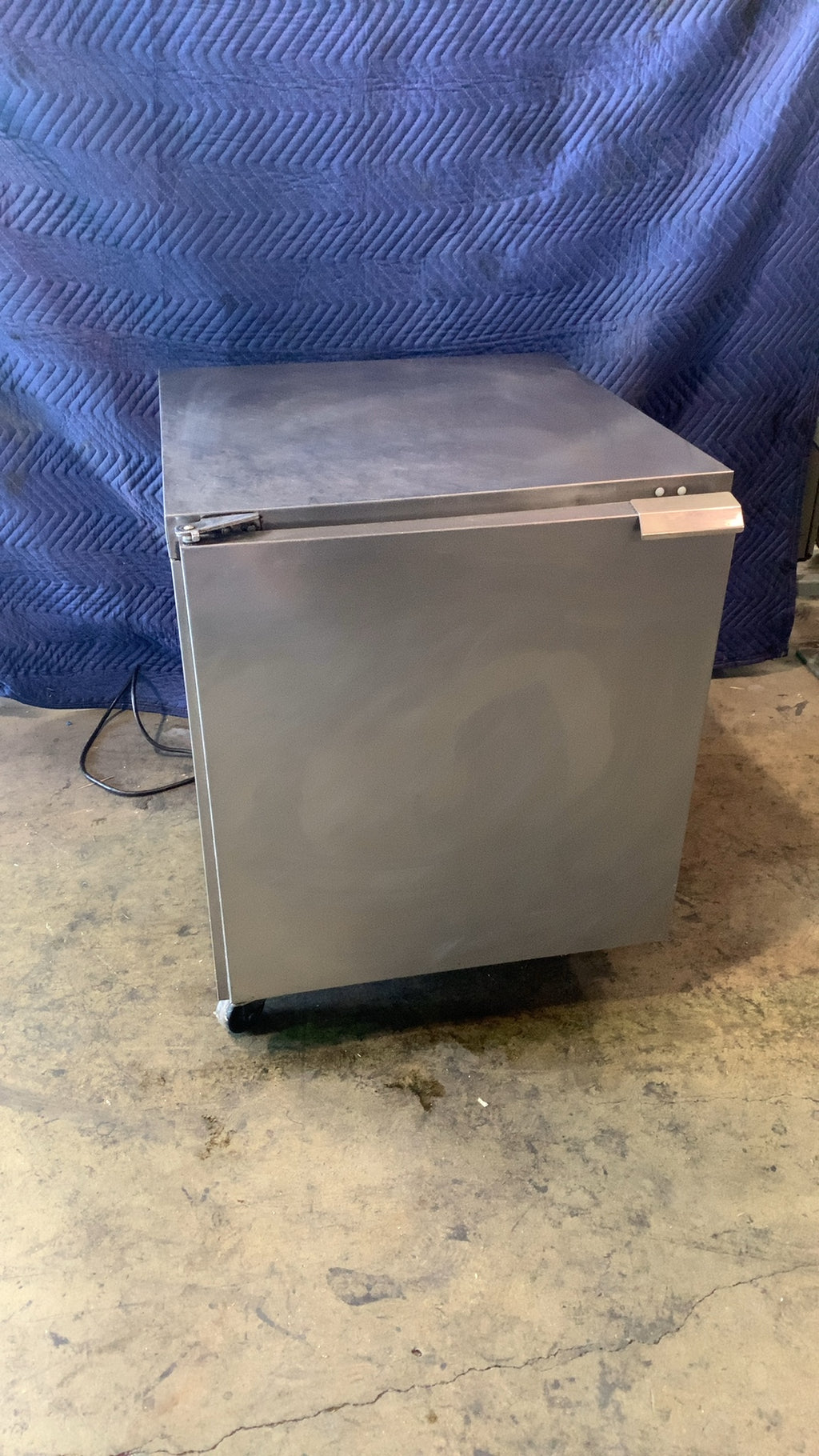 Traulsen UHT27-L Refrigerator, Under Counter 1 Solid Swing Door, 1 Wire Shelf, Electric