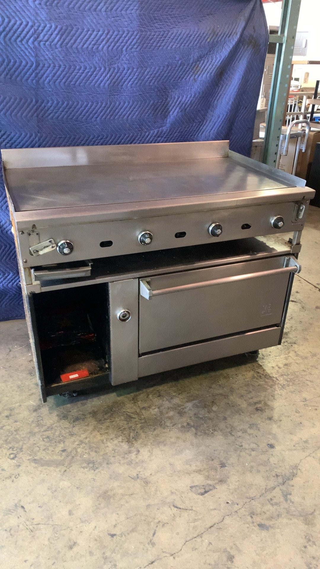 Jade Range Commercial Griddle Range Oven Commercial Range, Griddle Top, Oven Base 4 Griddle Controls