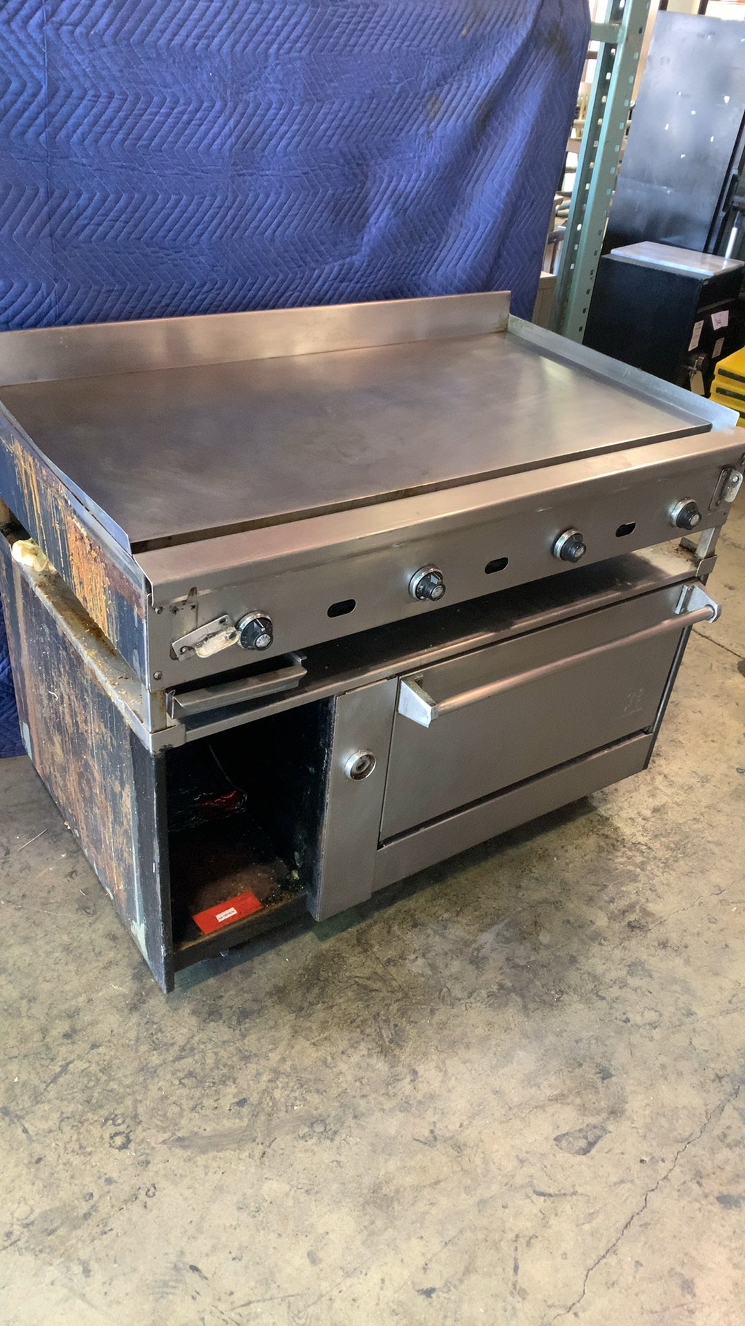 Jade Range Commercial Griddle Range Oven Commercial Range, Griddle Top, Oven Base 4 Griddle Controls