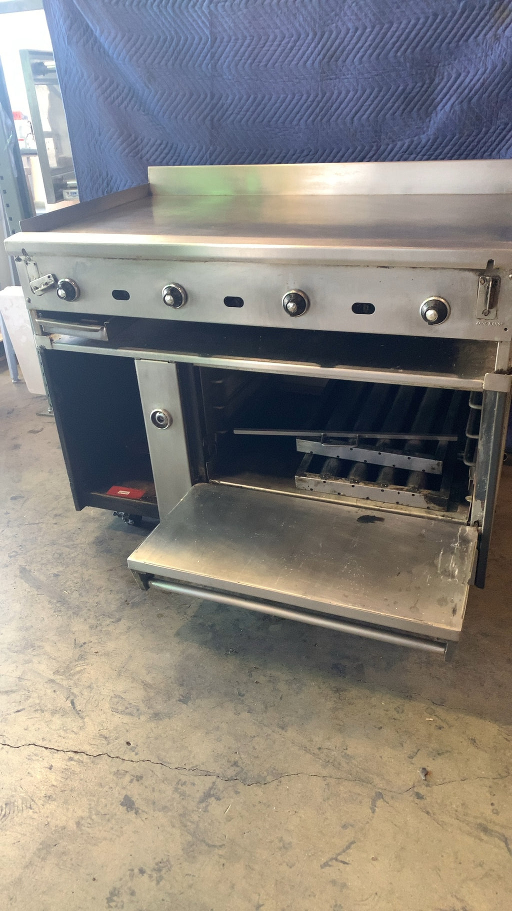 Jade Range Commercial Griddle Range Oven Commercial Range, Griddle Top, Oven Base 4 Griddle Controls