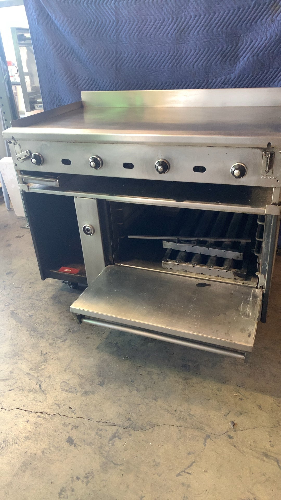 Jade Range Commercial Griddle Range Oven Commercial Range, Griddle Top, Oven Base 4 Griddle Controls