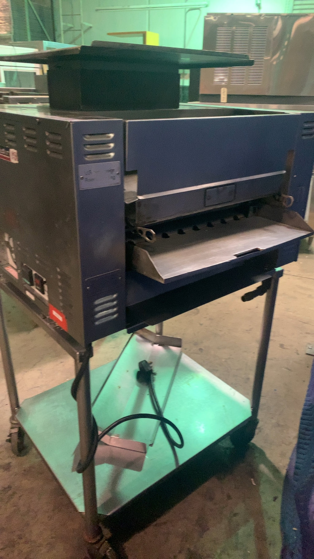 NIECO GF-14 Conveyor Broiler, Automatic Stainless Steel, with Rolling Stand, Multiple Cooking Surfaces