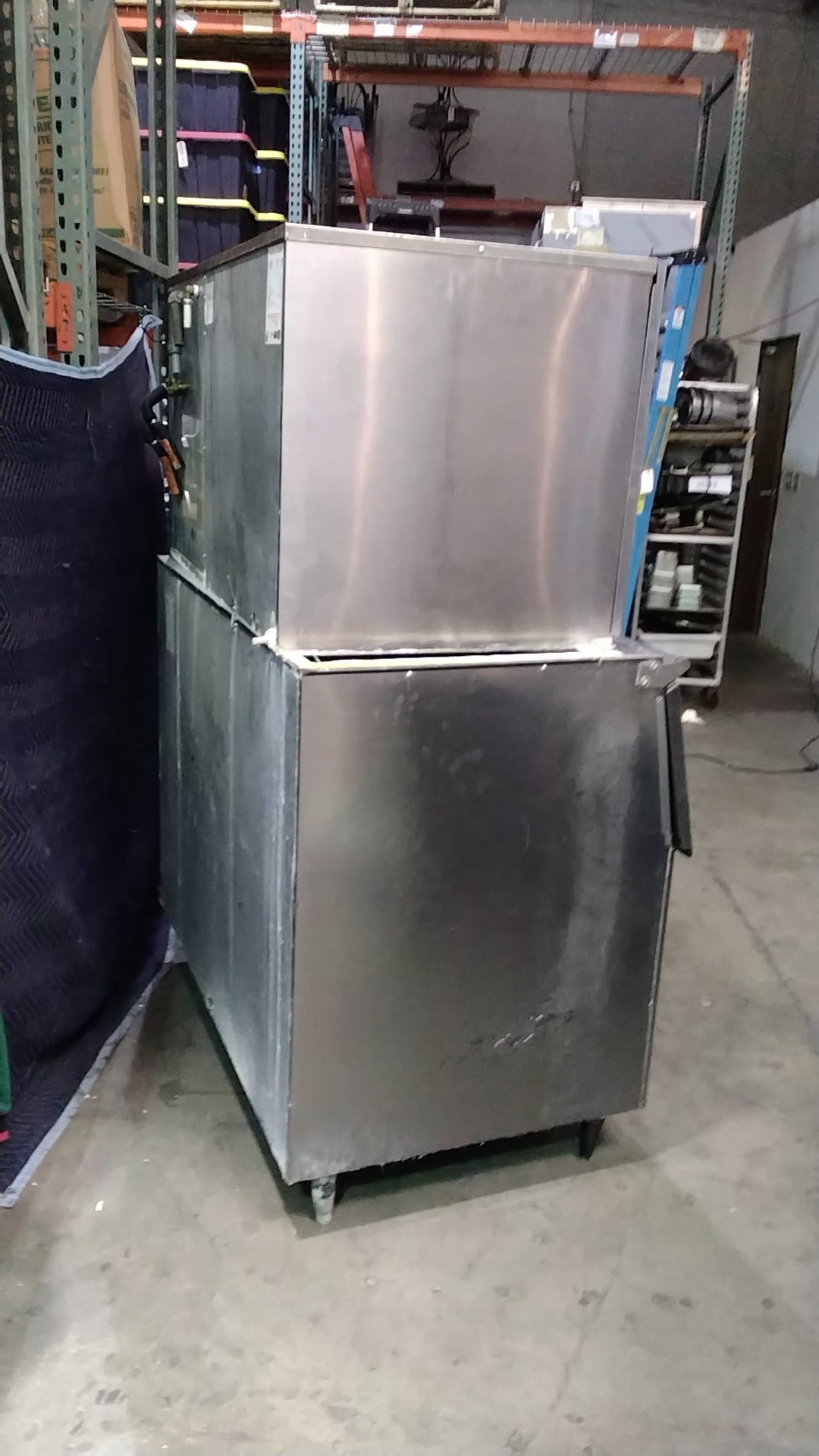 Hoshizaki KM-1301SRH Ice Maker With Bin, Commercial 208-230V On XL Bin