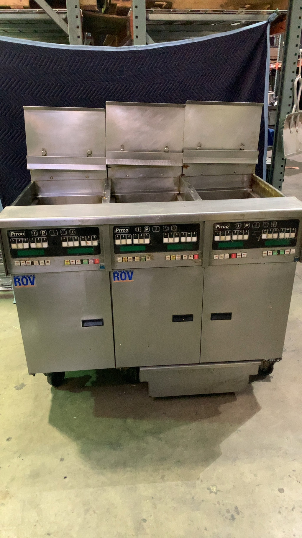 Pitco SSHLV14 Deep Fryer, Gas, Multi-Vat, Automatic Filtration Stainless Steel On Wheels