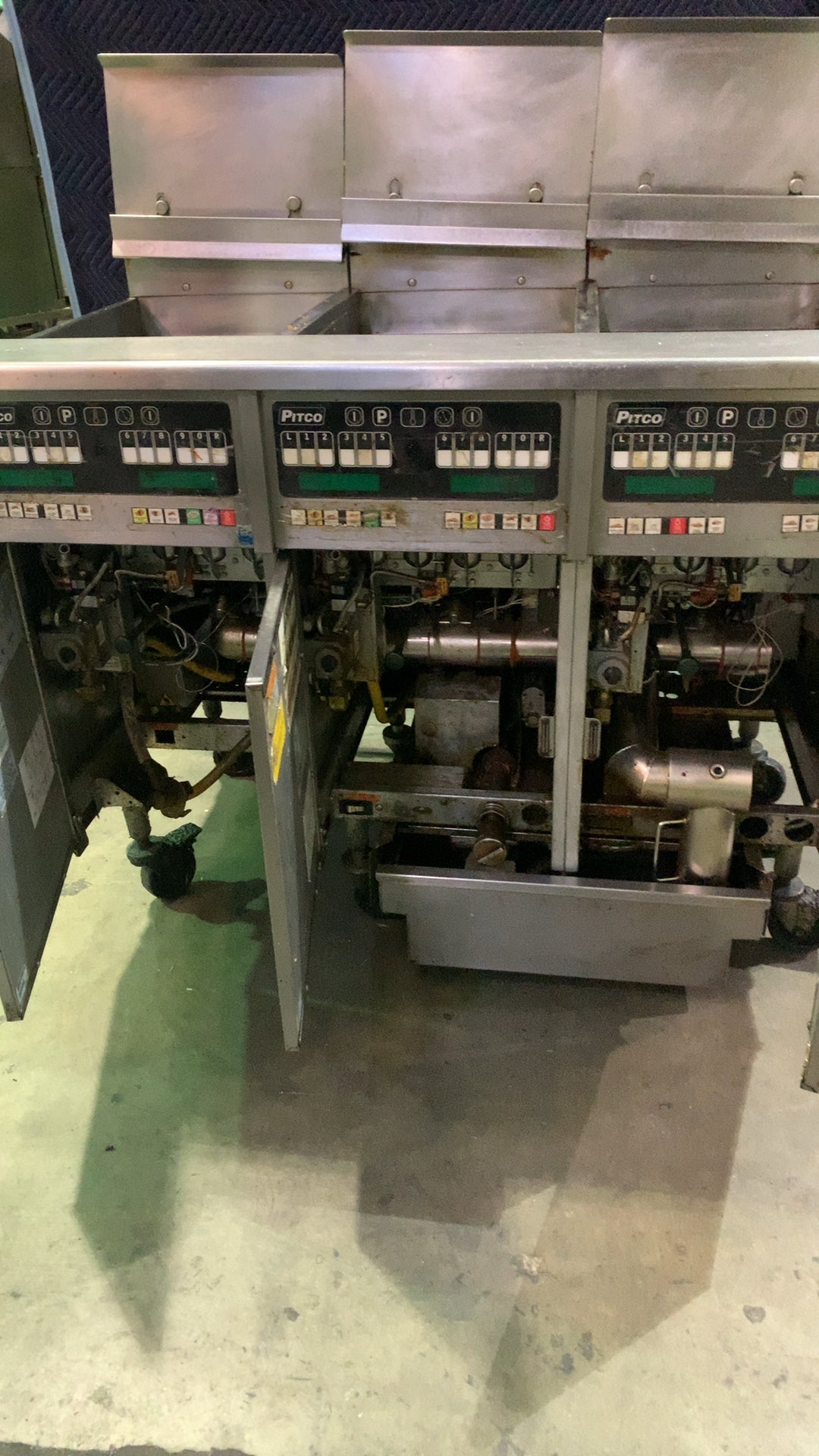 Pitco SSHLV14 Deep Fryer, Gas, Multi-Vat, Automatic Filtration Stainless Steel On Wheels