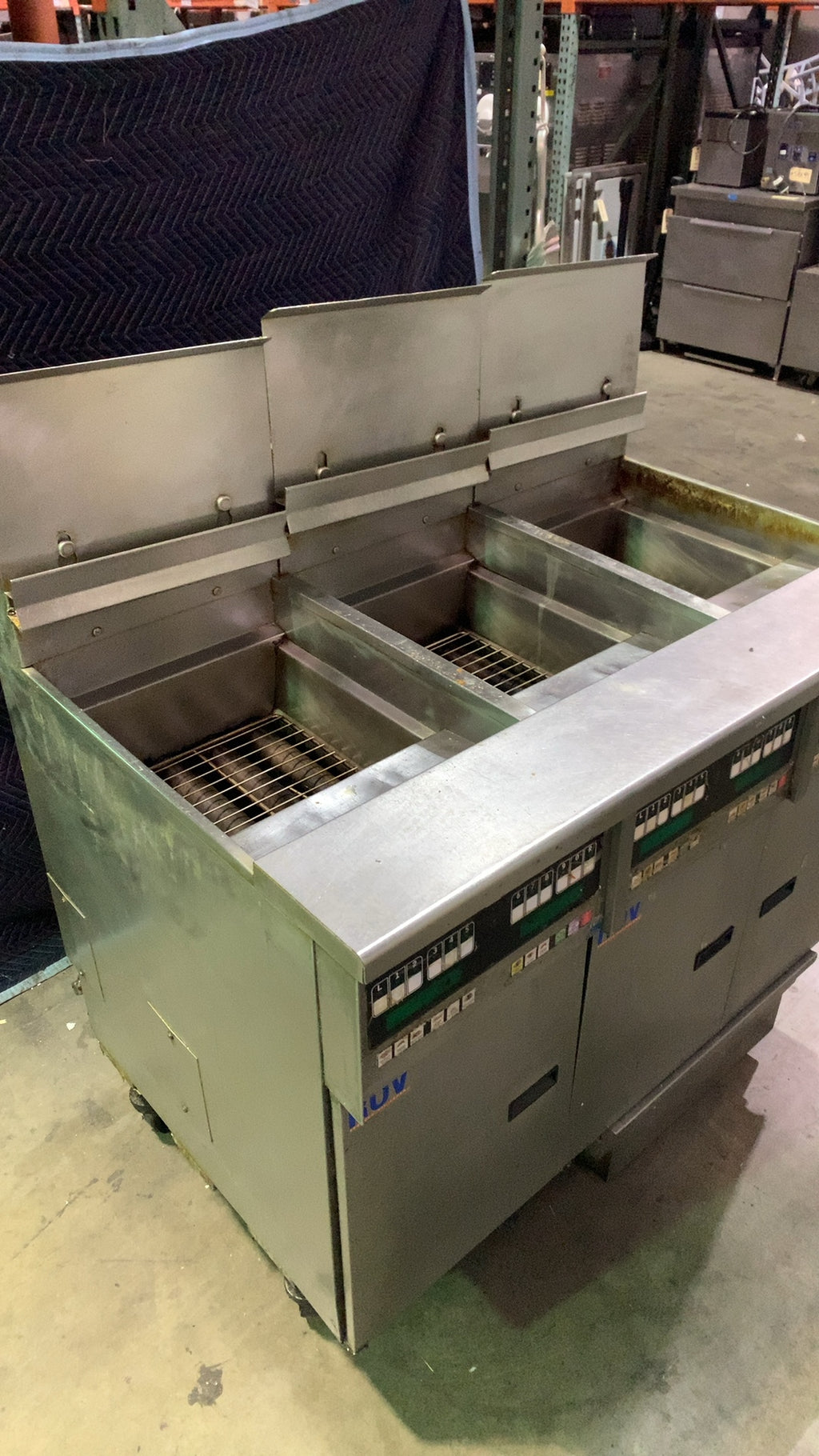 Pitco SSHLV14 Deep Fryer, Gas, Multi-Vat, Automatic Filtration Stainless Steel On Wheels