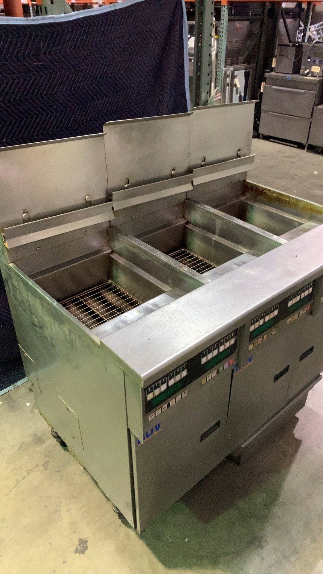Pitco SSHLV14 Deep Fryer, Gas, Multi-Vat, Automatic Filtration Stainless Steel On Wheels