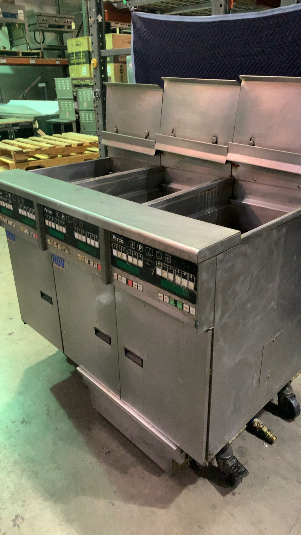 Pitco SSHLV14 Deep Fryer, Gas, Multi-Vat, Automatic Filtration Stainless Steel On Wheels