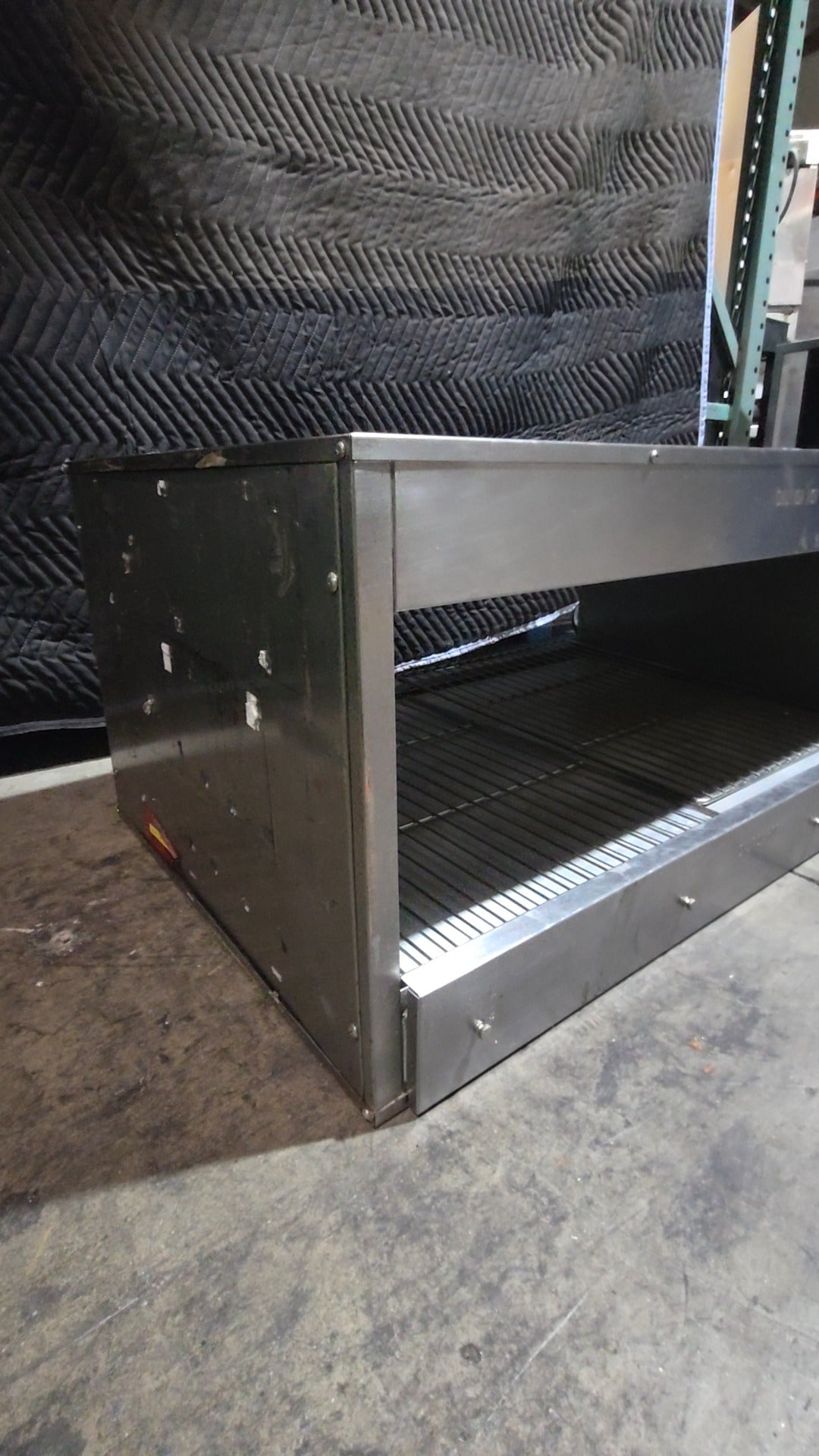 BKI SM Merchandiser Heated Merchandiser, Countertop Top And Bottom Heat Lights