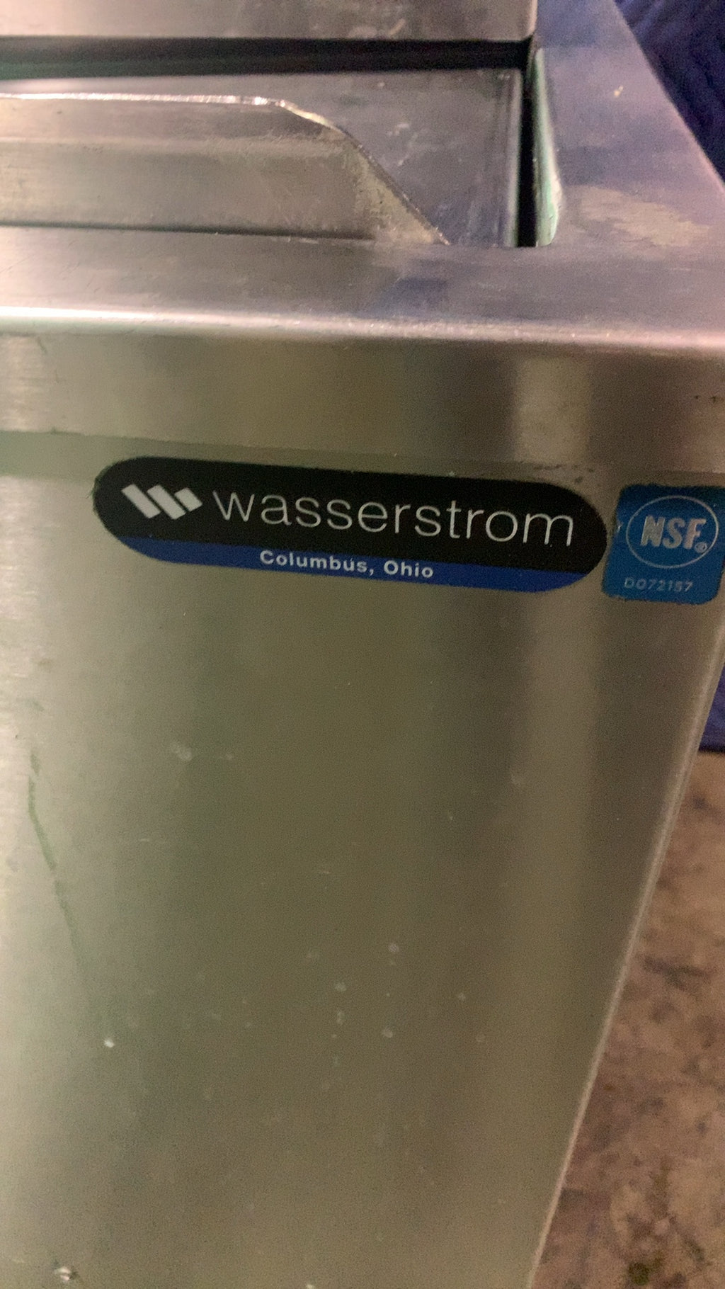 Wasserstrom Self-Contained Mobile Cold Well Refrigerated Table, Cold Food Stainless Steel, Hinged Lid, Casters