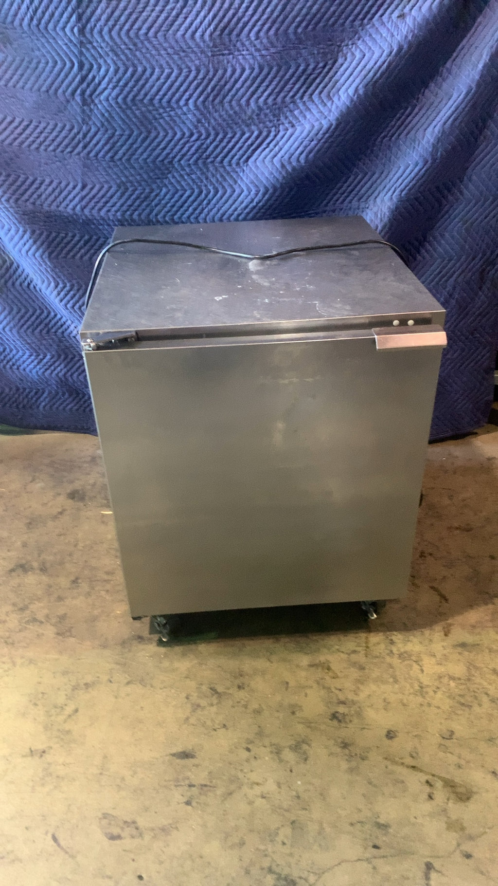 Traulsen UHT27-L Refrigerator, Under Counter Single Door, Stainless Steel, On Casters, 115V