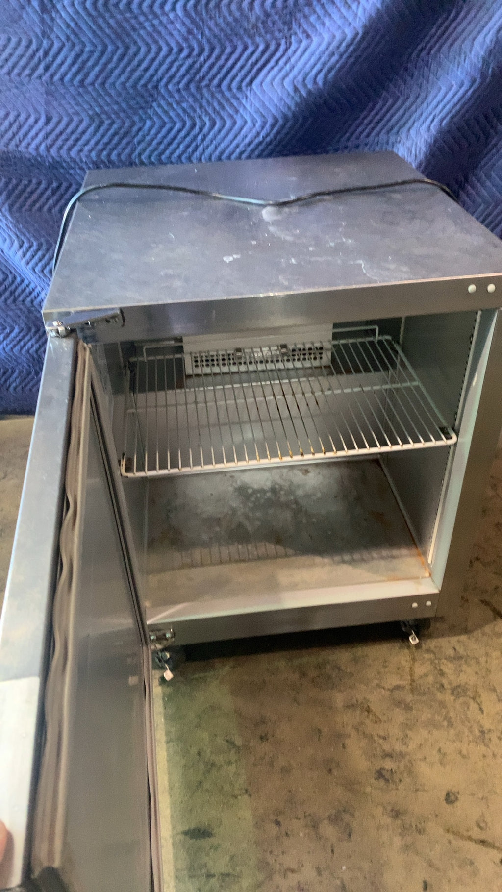 Traulsen UHT27-L Refrigerator, Under Counter Single Door, Stainless Steel, On Casters, 115V