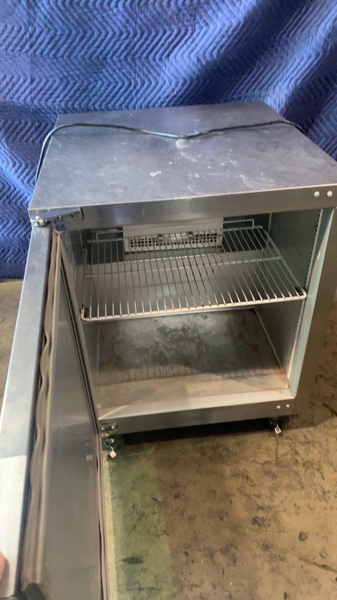 Traulsen UHT27-L Refrigerator, Under Counter Single Door, Stainless Steel, On Casters, 115V