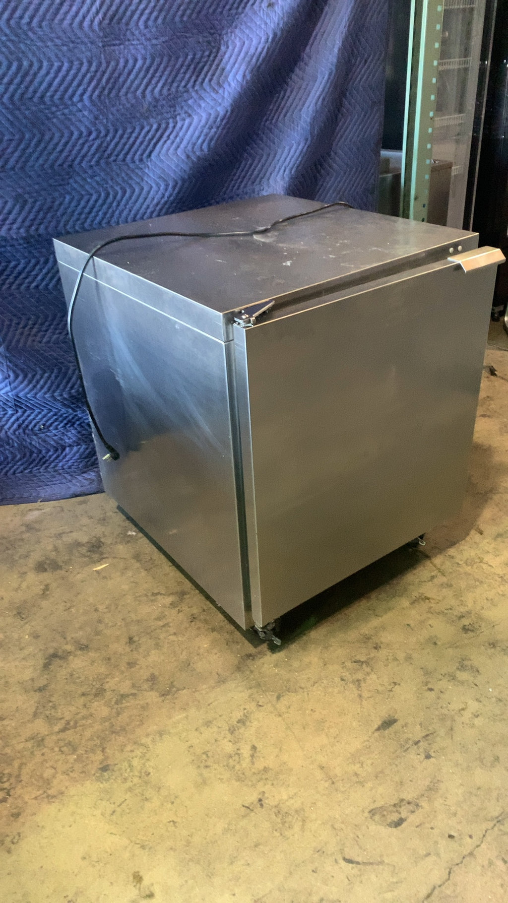 Traulsen UHT27-L Refrigerator, Under Counter Single Door, Stainless Steel, On Casters, 115V
