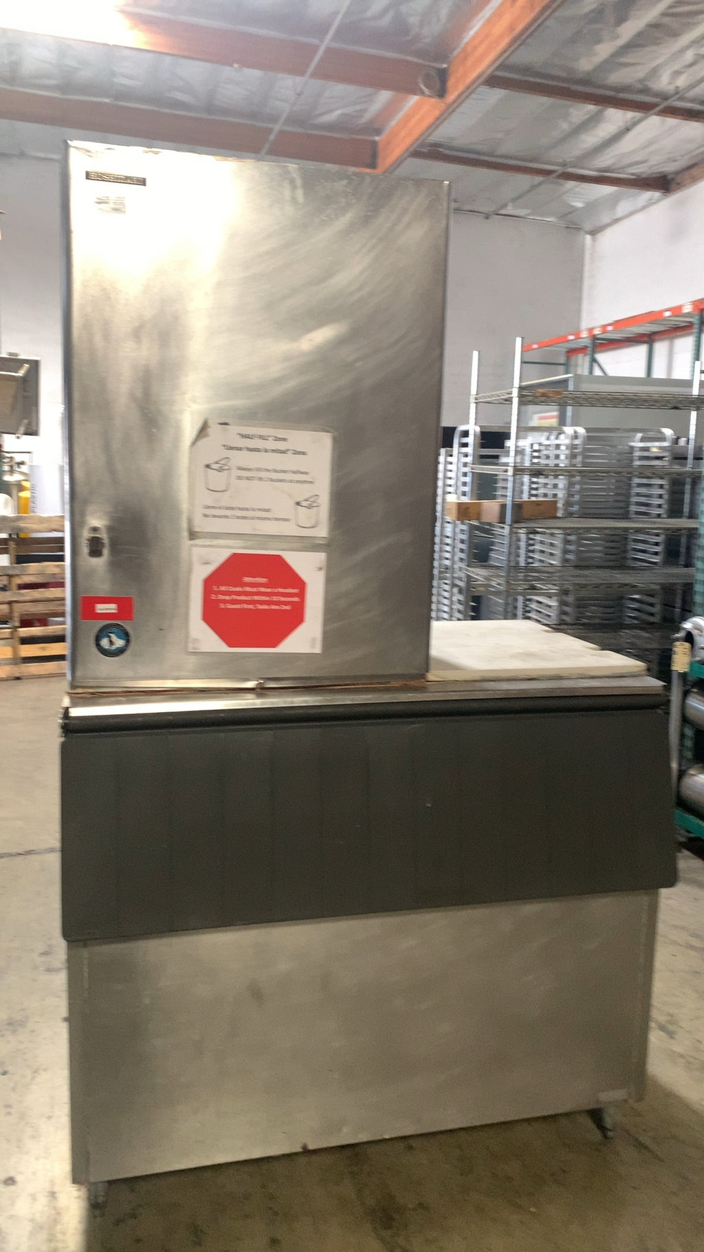 Hoshizaki KM-1000MRH Commercial Ice Maker, 208-230V 1 Phase with Ice Bin R404A Refrigerant