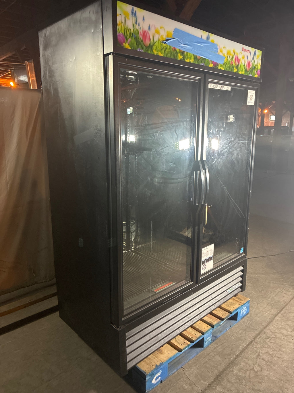 True GDM-49FC-HC-TSL01 Merchandiser, 2 Glass Swing Doors, Refrigerated