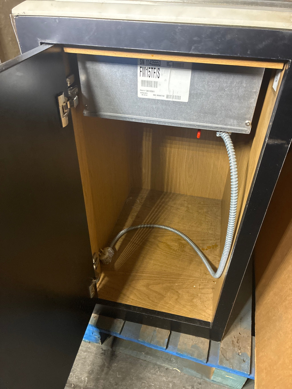 Wolf FM15TFS Fryer Installed In Cabinet, Single Element
