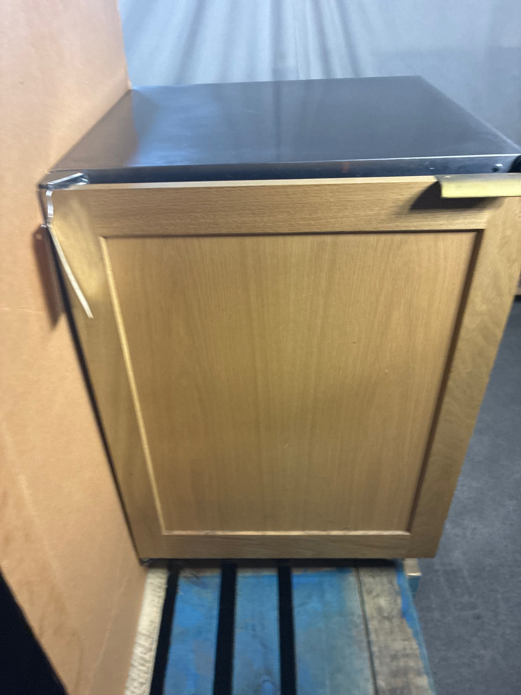 Perlick HC24WS4S-00-BRFOW Wine Refrigerator, UnderCounter, Single Solid Swing Door