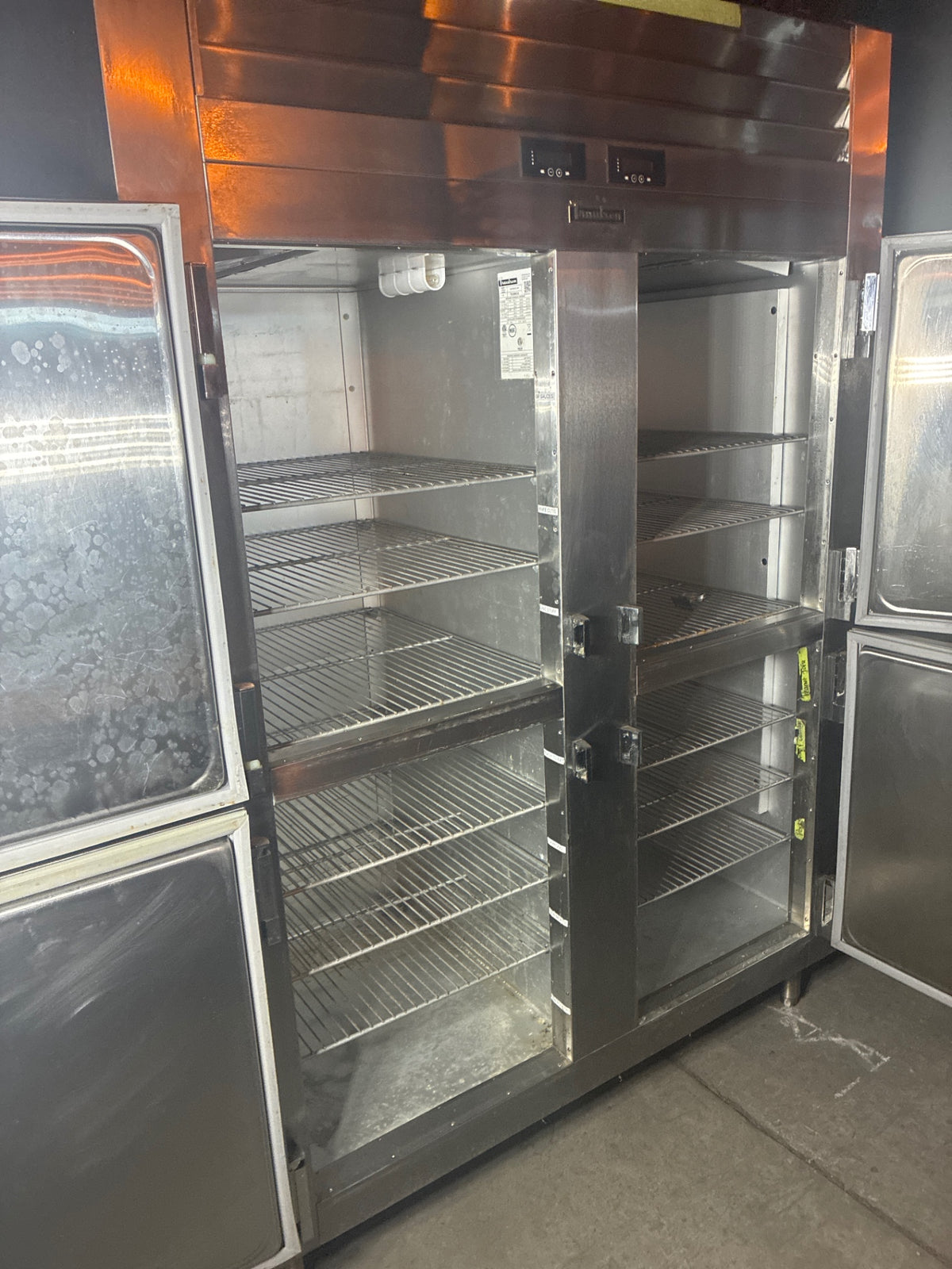 Traulsen ADT232WUT-HHS Refrigerator/ Freezer Combo, 4 Solid Half Swing Doors, Stainless
