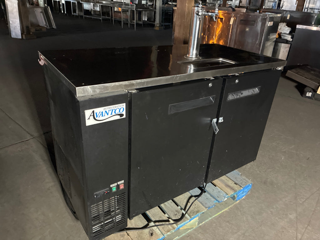 Avantco 178UDD2HC Kegerator, 2 Solid Swing Doors