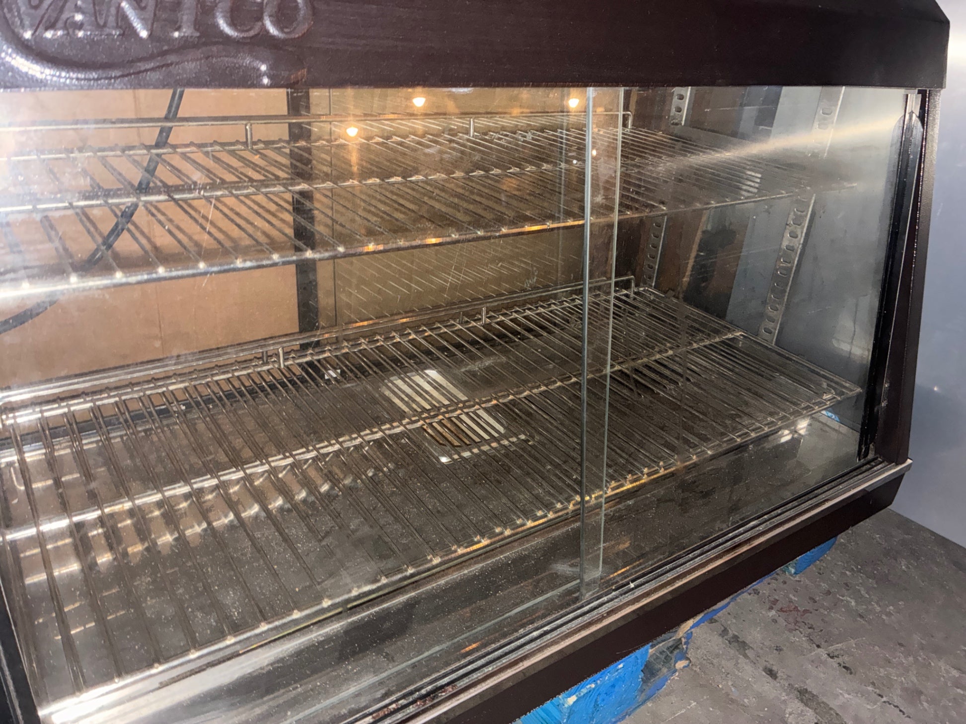 Avantco 177HDC36 Hot Holding Merchandiser, Countertop, 2 Glass Sliding Doors