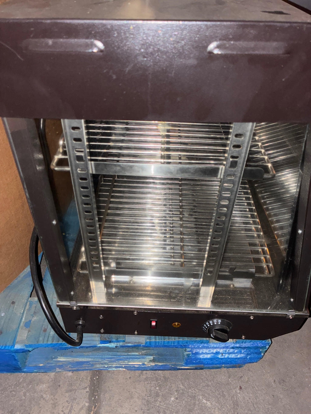 Avantco 177HDC36 Hot Holding Merchandiser, Countertop, 2 Glass Sliding Doors