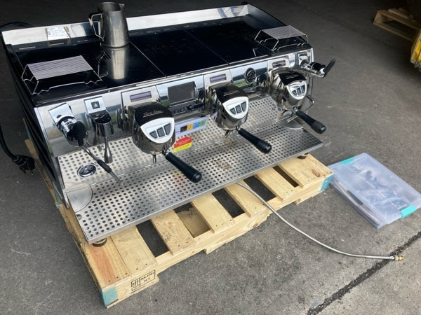 Nuova Simonelli VA388 Espresso Machine - 3 Head