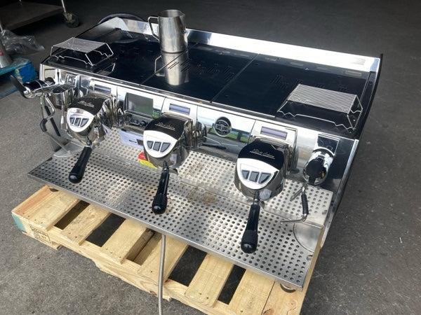 Nuova Simonelli VA388 Espresso Machine - 3 Head