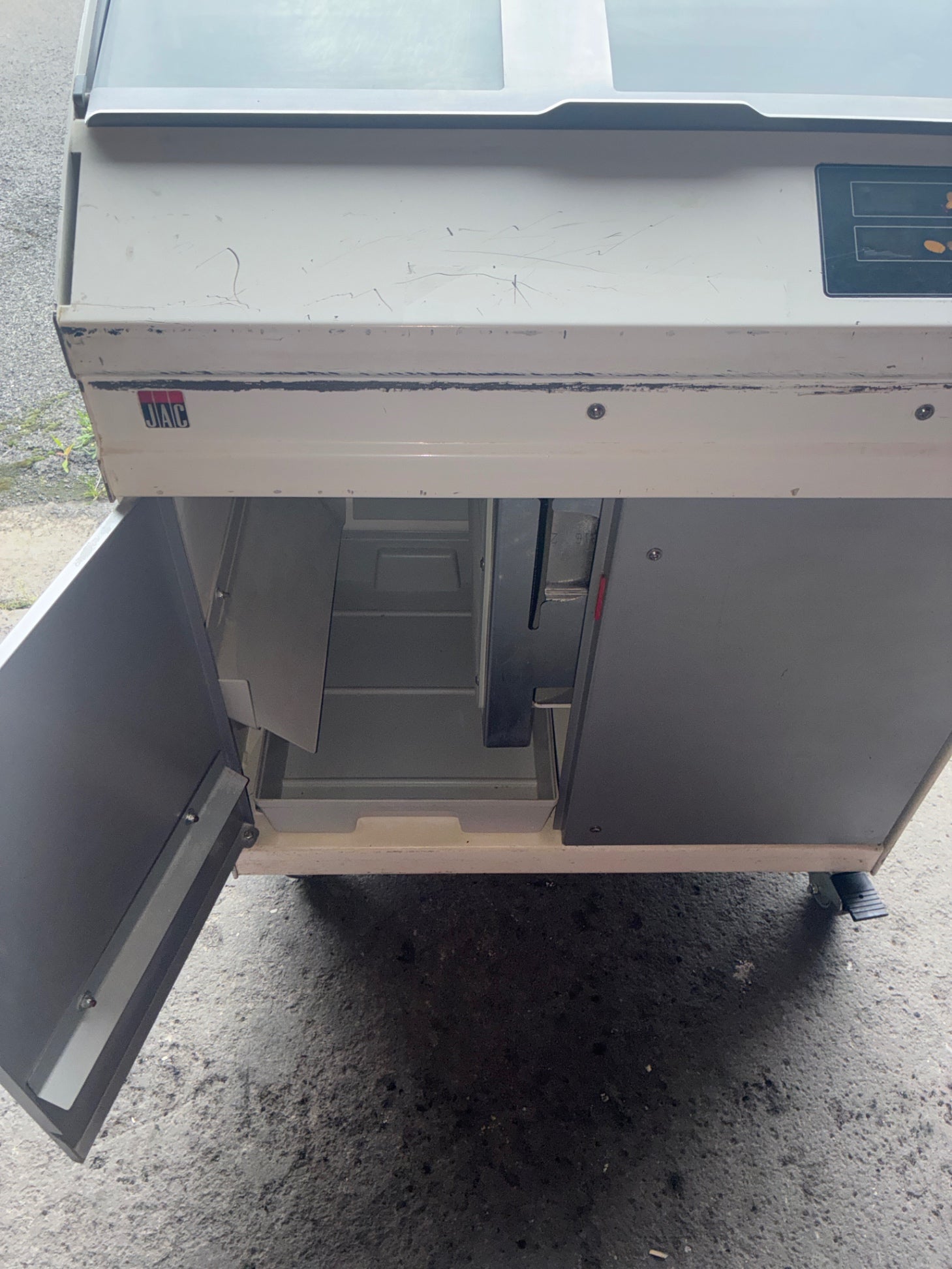 JAC VPL 800 Bread Slicer, Mobile