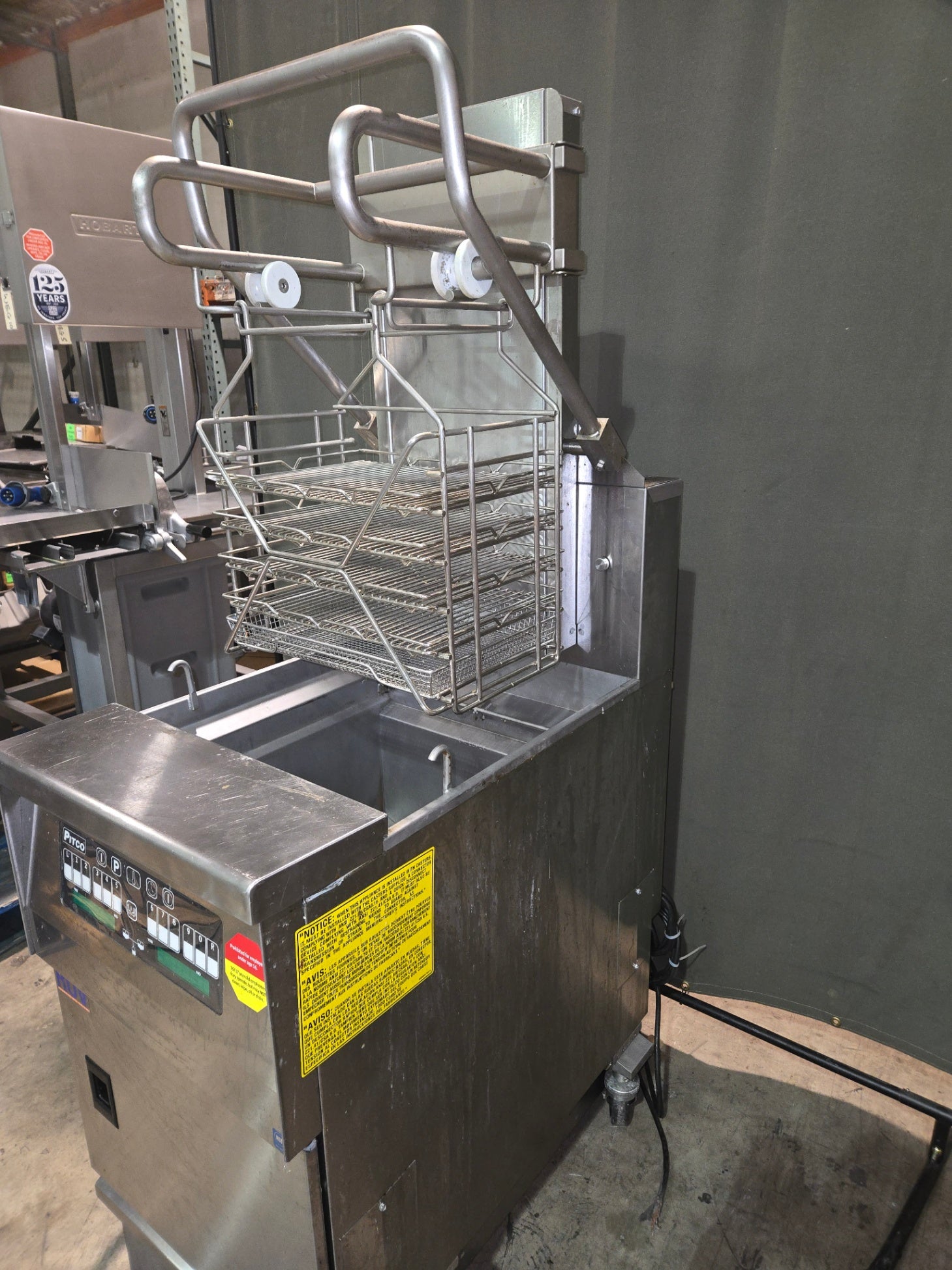 Pitco SFSGLVRF Solstice 76 lb. Reduced Oil Volume / High Output Liquid Propane Rack Floor Fryer