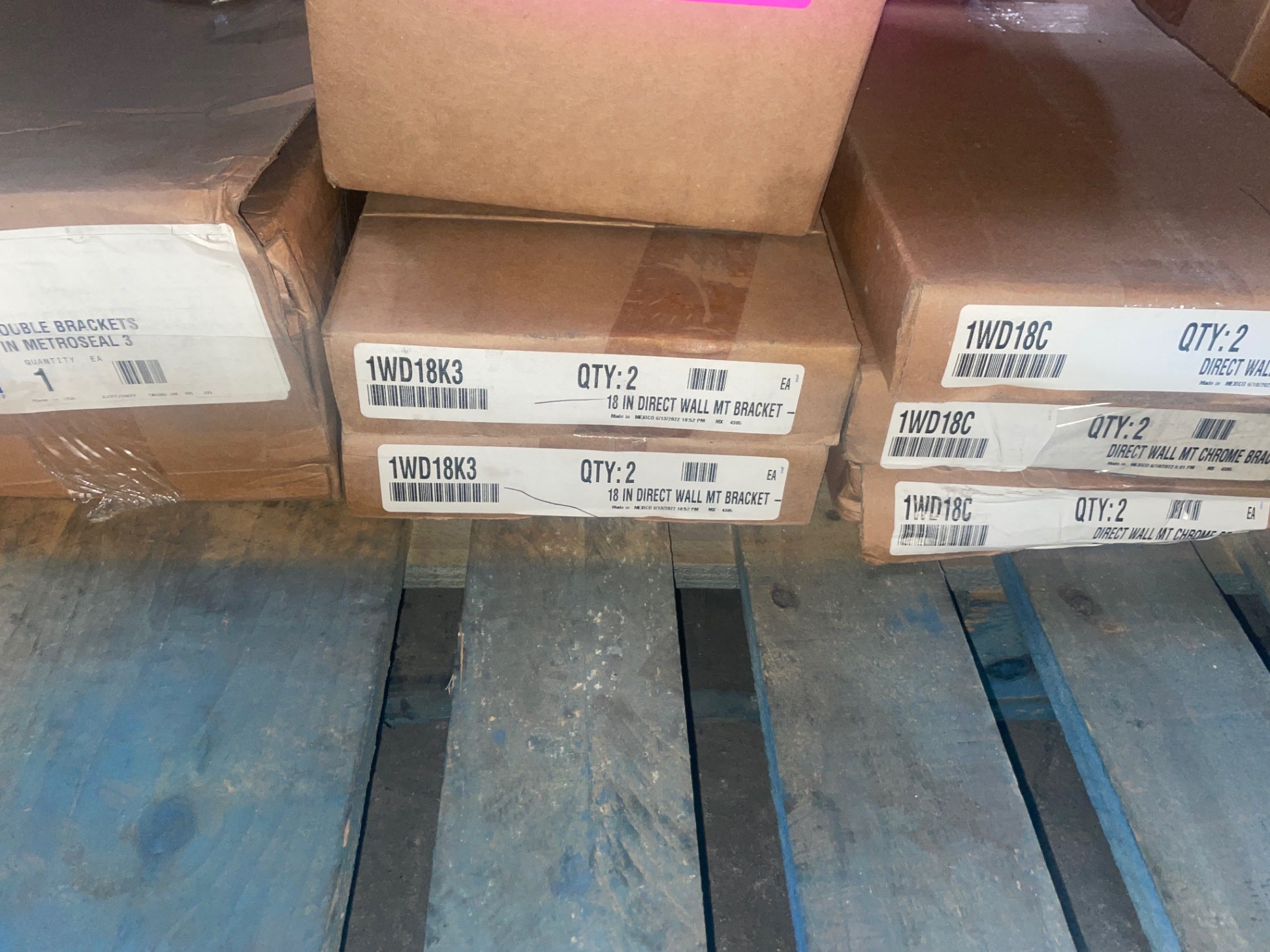 Assorted Metro Bracket Package, Including - 1: 2WD18K3, 2: 1WD18K3, 3: 1WD18C - Lot Of 6