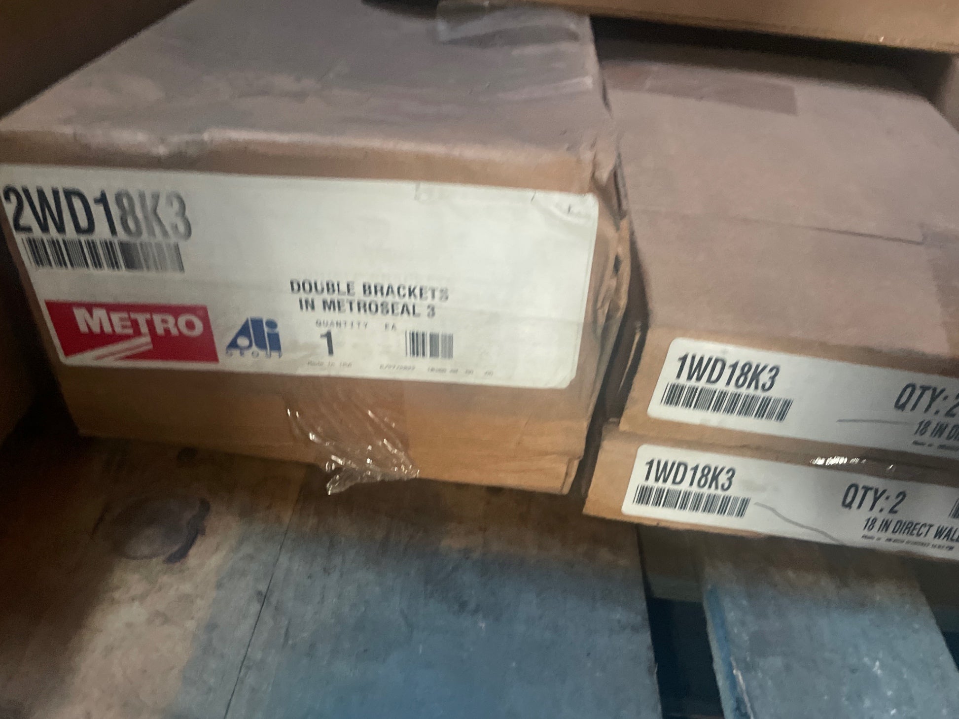 Assorted Metro Bracket Package, Including - 1: 2WD18K3, 2: 1WD18K3, 3: 1WD18C - Lot Of 6